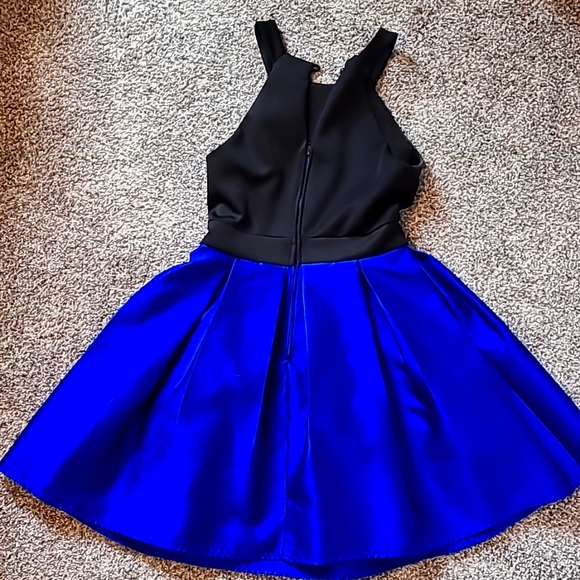 (5 for $20) Junior dress - Picture 3 of 4